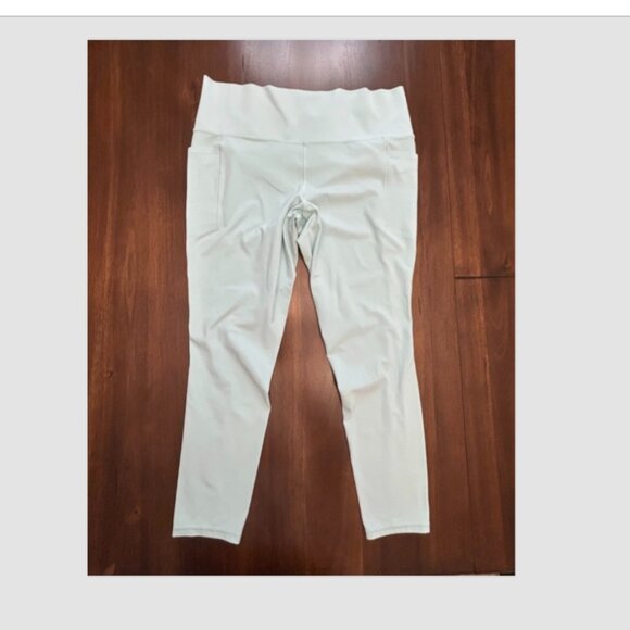 Athleta Pants - Athleta Women’s Light Blue Cropped Leggings Size Extra Large - XL